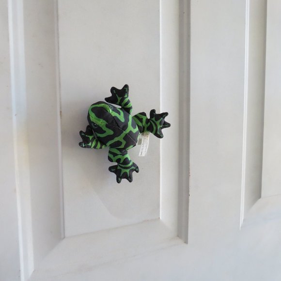 Magnetic Frog WENDYS WILD LIFE KIDS MEAL 1999 works great! stuffed animal - Picture 6 of 9